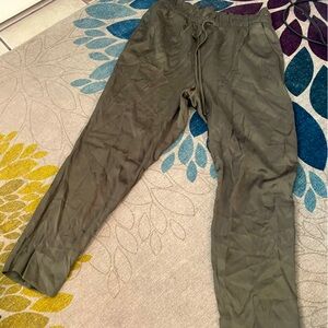 Olive green silky ankle, short, or crop pant